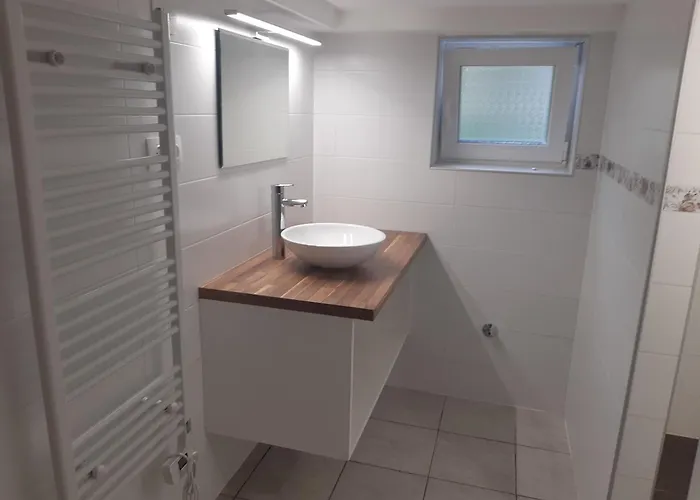 Sub Rosa Two-bedroom 아파트