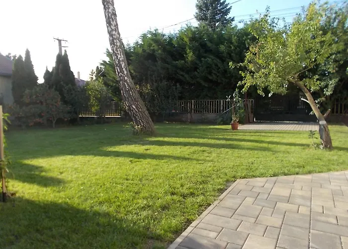 Sub Rosa Two-bedroom 아파트 *