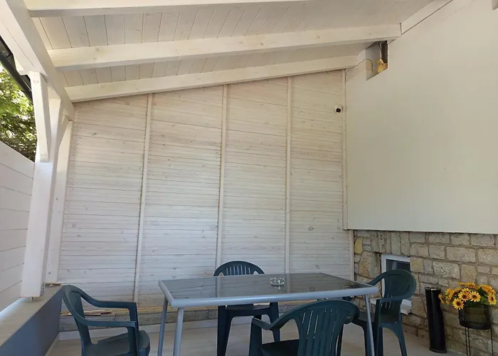 Sub Rosa Two-bedroom 아파트 *